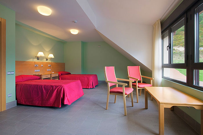 Habitación con ventana al exterior