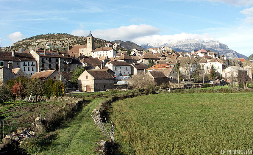 Villa de Hecho en los Pirineos